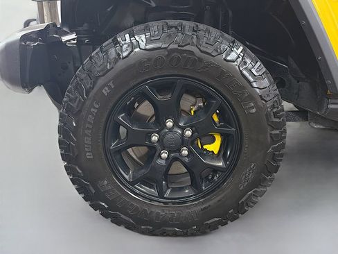 Used 2019 Jeep Wrangler Unlimited Sahara w/ Quick Order Package 24M Moab AWD/4WD image 33
