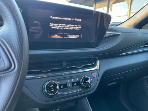 Used 2025 Buick Envista Preferred image 21