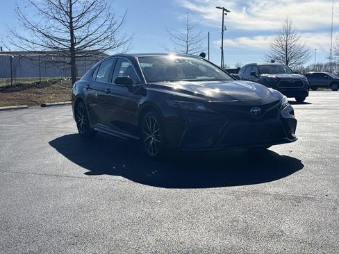 Used 2024 Toyota Camry SE image 41