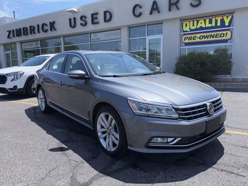 Used 2017 Volkswagen Passat 1.8T SEL Premium FWD image 2