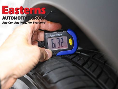 Used 2024 Nissan Pathfinder SV AWD/4WD image 29