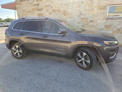 Used 2019 Jeep Cherokee Limited image 19
