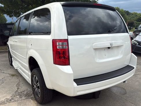 Used 2010 Dodge Grand Caravan SE w/ Climate Group FWD image 3