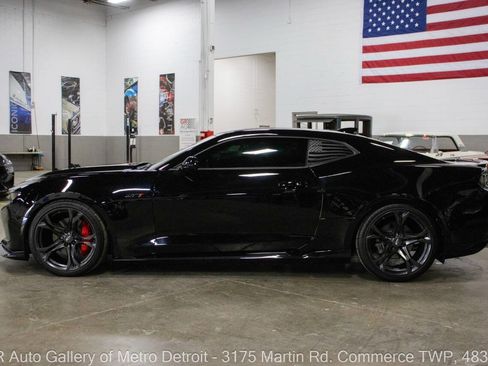 Used 2021 Chevrolet Camaro LT w/ RS Package RWD image 3