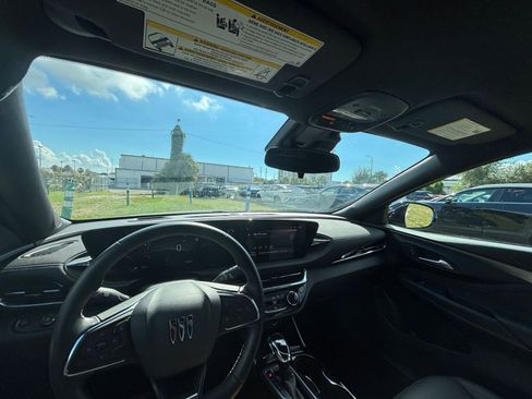 Used 2025 Buick Envista Sport Touring image 33