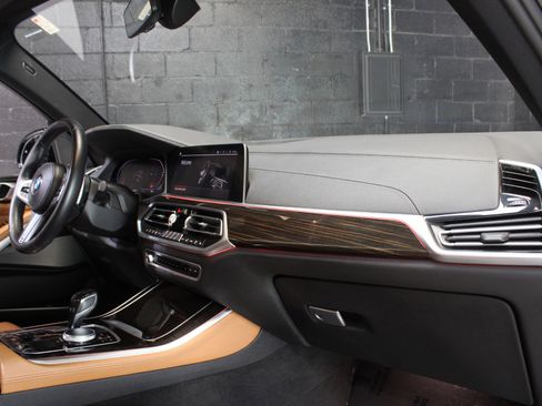 Used 2021 BMW X5 xDrive40i w/ M Sport Package image 50