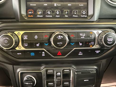 Used 2023 Jeep Wrangler Unlimited Sahara w/ Cold Weather Group AWD/4WD image 16