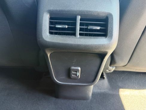 Used 2022 Chevrolet Equinox LT FWD image 34