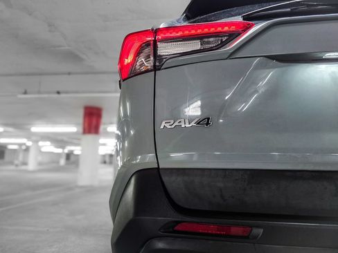 Used 2021 Toyota RAV4 XLE FWD image 10