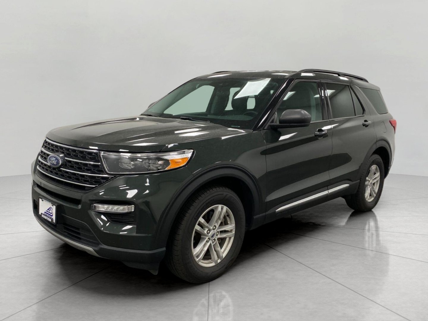 Used 2024 Ford Explorer XLT w/ Equipment Group 202A AWD/4WD image 10
