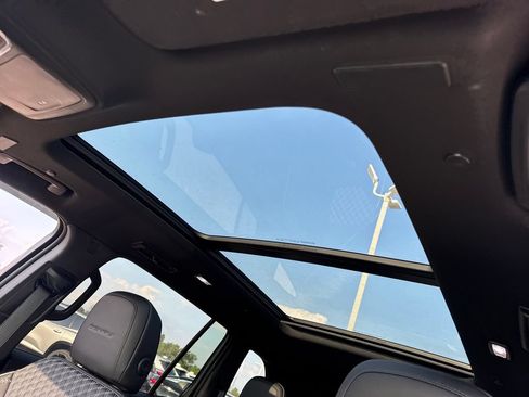 Used 2025 GMC Acadia Denali FWD image 17