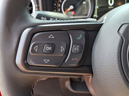 Used 2025 Jeep Gladiator Sport AWD/4WD image 21
