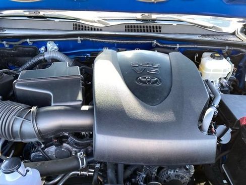 Used 2017 Toyota Tacoma TRD Off-Road AWD/4WD image 28