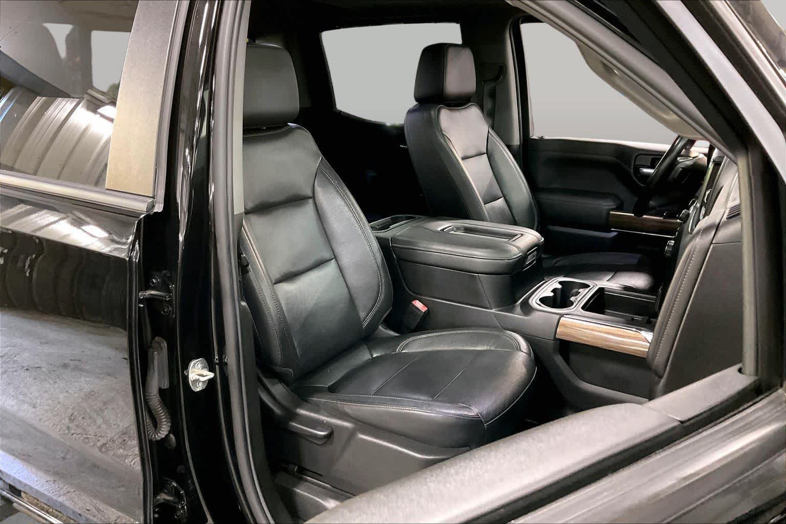 Used 2020 Chevrolet Silverado 1500 LT Trail Boss w/ Midnight Edition AWD/4WD image 9