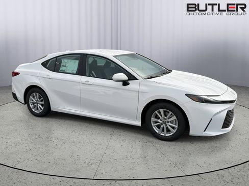 New 2026 Toyota Camry LE FWD image 7