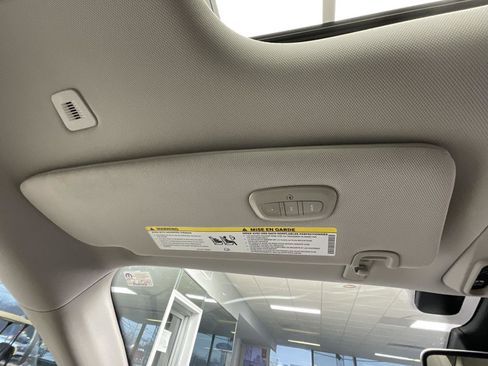 Used 2018 Chrysler Pacifica Limited w/ Advanced Safetytec Group image 15