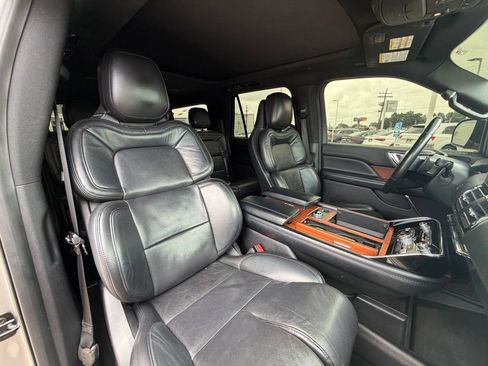 Used 2020 Lincoln Navigator L Reserve RWD image 35