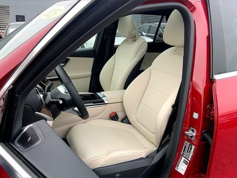 Used 2025 Mercedes-Benz GLC 300 4MATIC image 6