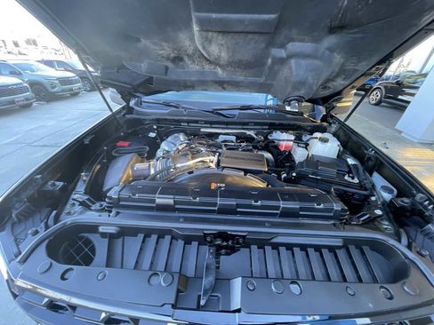 Used 2025 Chevrolet Silverado 2500 ZR2 w/ Technology Package image 30