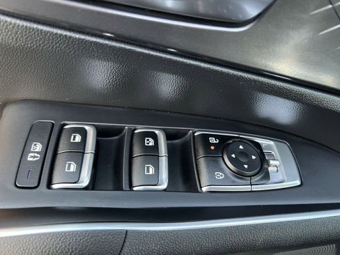 Used 2024 Kia Sorento S image 23