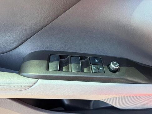 Used 2022 Toyota Camry XSE FWD image 19