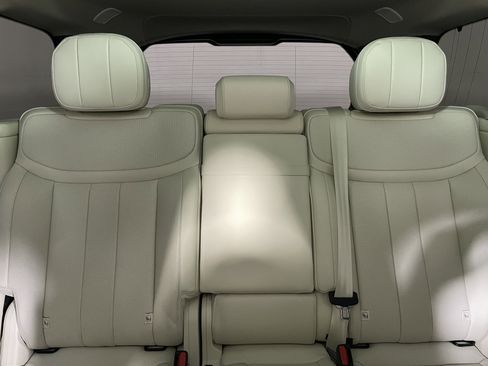 Used 2025 Land Rover Range Rover SE image 14