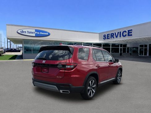 Used 2025 Honda Pilot Elite image 8