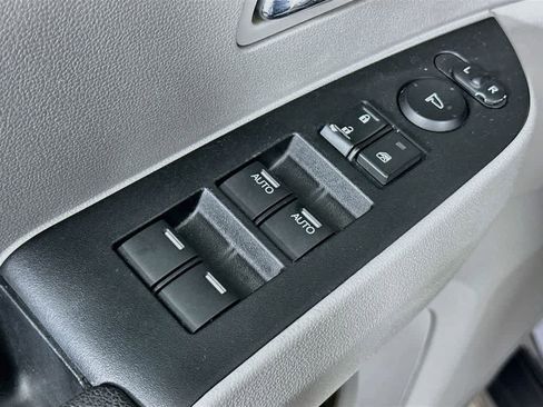 Used 2014 Honda Odyssey Touring Elite image 30
