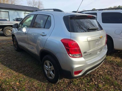 Used 2019 Chevrolet Trax LT w/ LT Convenience Package image 4