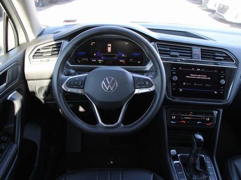 Used 2023 Volkswagen Tiguan SE image 15