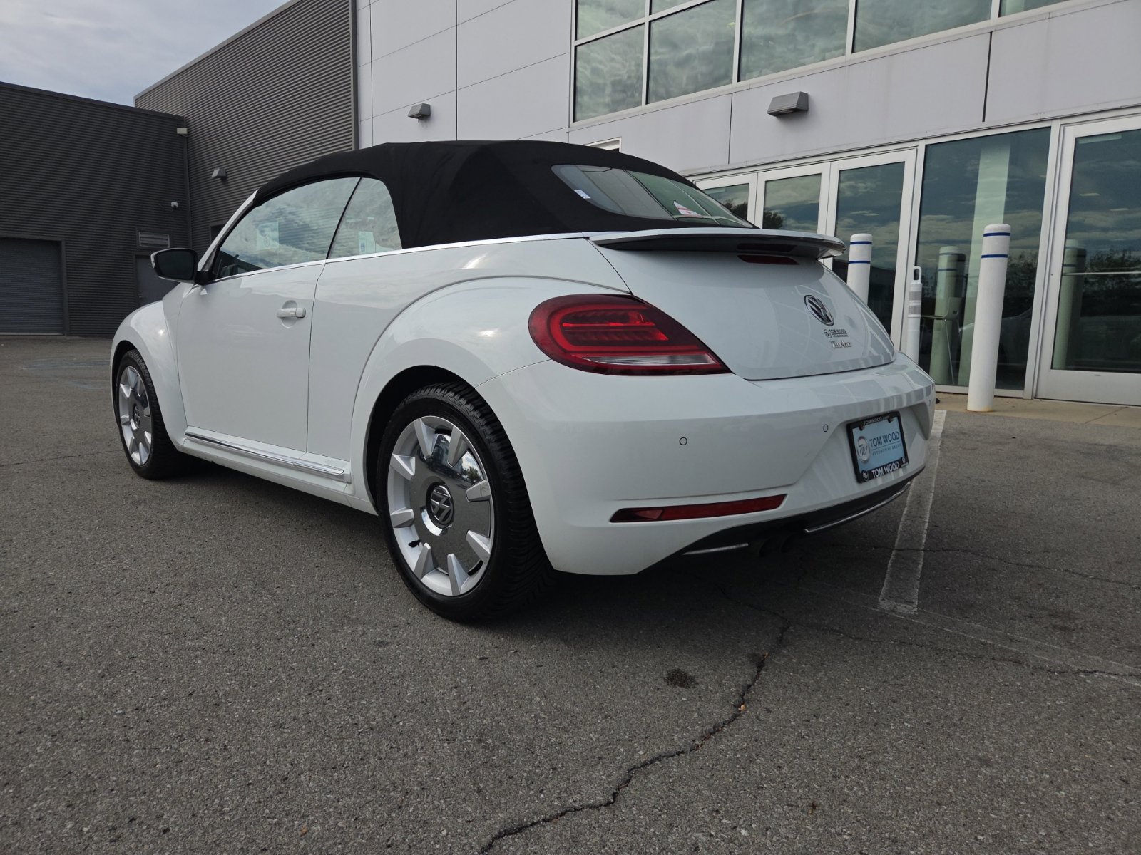 Used 2019 Volkswagen Beetle 2.0T SE FWD image 9