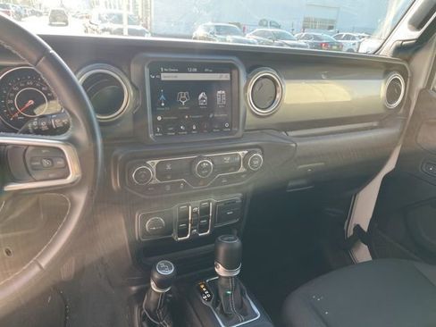 Used 2022 Jeep Wrangler Unlimited Sahara image 13