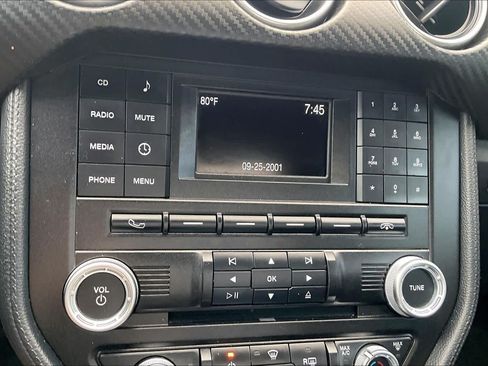 Used 2018 Ford Mustang Coupe RWD image 30