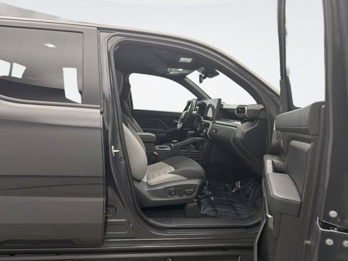 Used 2024 Toyota Tacoma TRD Off-Road image 18
