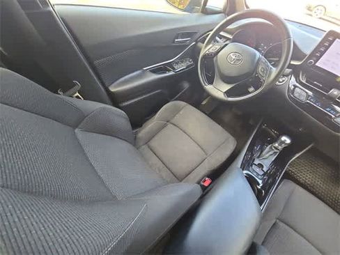 Used 2019 Toyota C-HR XLE image 15