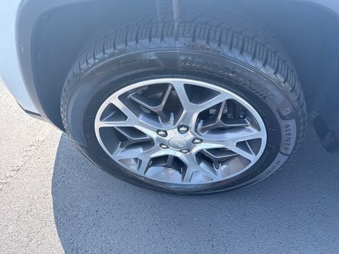 Used 2019 Jeep Grand Cherokee Limited w/ Luxury Group II AWD/4WD image 38