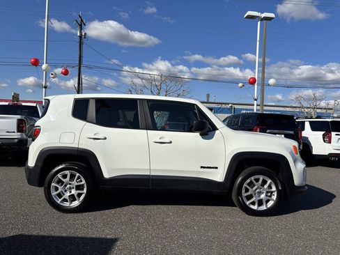 Used 2023 Jeep Renegade Latitude image 9