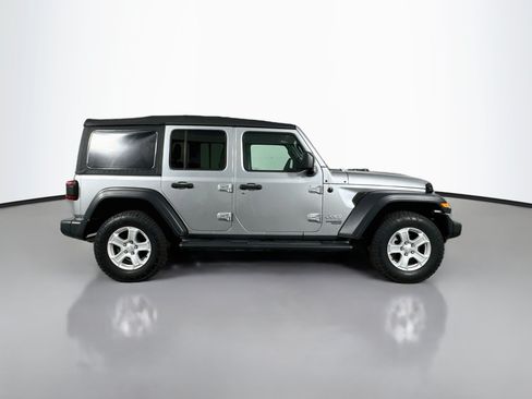 Used 2018 Jeep Wrangler Unlimited Sport S AWD/4WD image 8