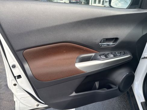 Used 2020 Nissan Kicks SR w/ Exterior Package image 6