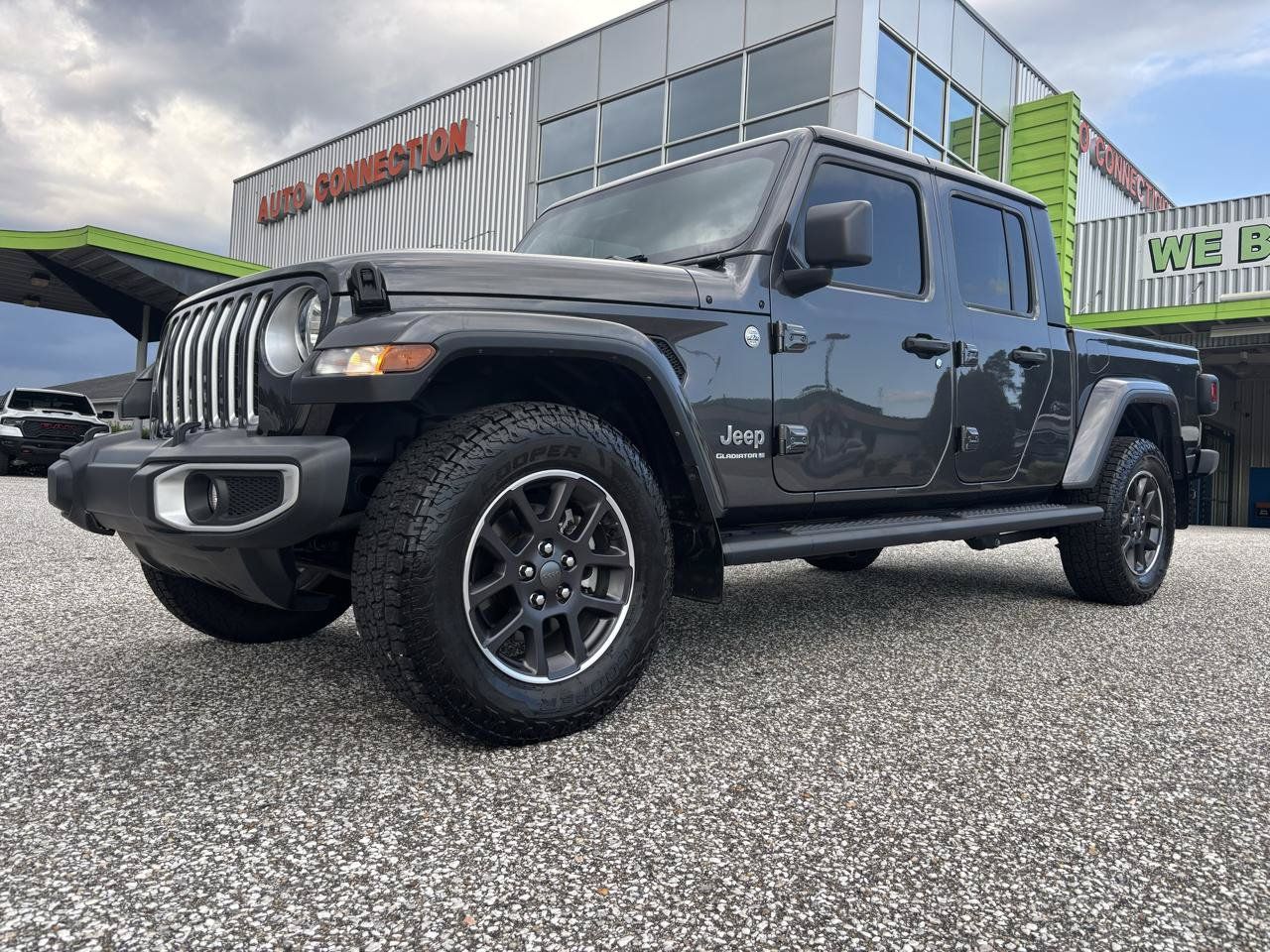 Used 2023 Jeep Gladiator Overland AWD/4WD image 10