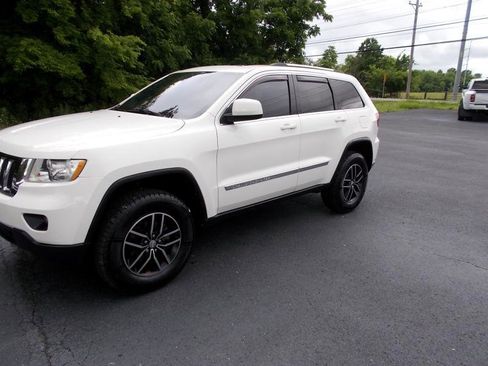 Used 2012 Jeep Grand Cherokee Laredo w/ Laredo E Group image 9