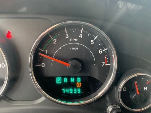 Used 2014 Jeep Wrangler Unlimited Sahara w/ Connectivity Group image 29