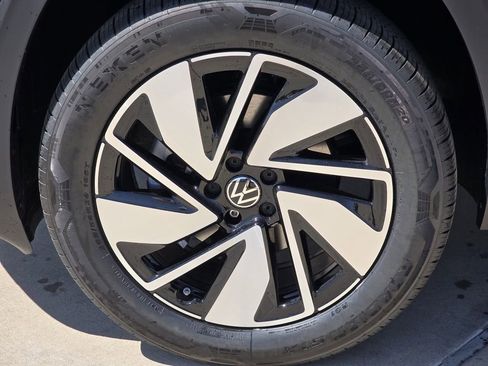 New 2026 Volkswagen Atlas SEL image 8