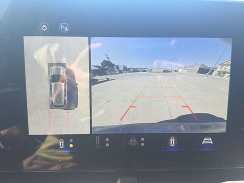 Used 2025 Chevrolet Equinox LT w/ Convenience Package II FWD image 28