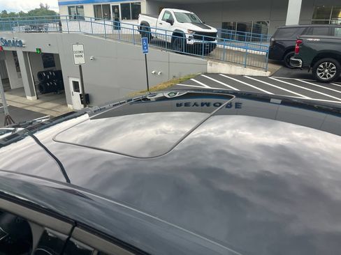 Used 2020 Ford Fusion SE FWD image 3
