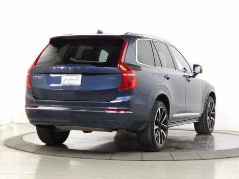 Certified 2024 Volvo XC90 B6 Ultimate w/ Lounge Package image 11