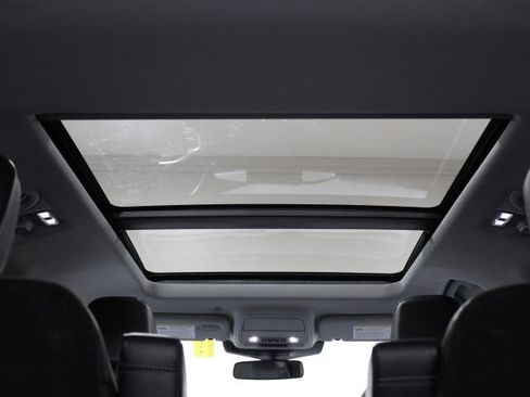 Used 2023 Ford Explorer Limited w/ Equipment Group 301A image 3