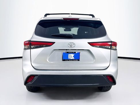 Used 2020 Toyota Highlander XLE FWD image 6
