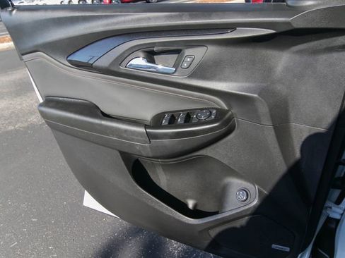 Used 2021 Chevrolet TrailBlazer RS w/ Sun and Liftgate Package image 13