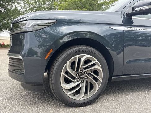 New 2026 Lincoln Navigator Reserve AWD/4WD image 10